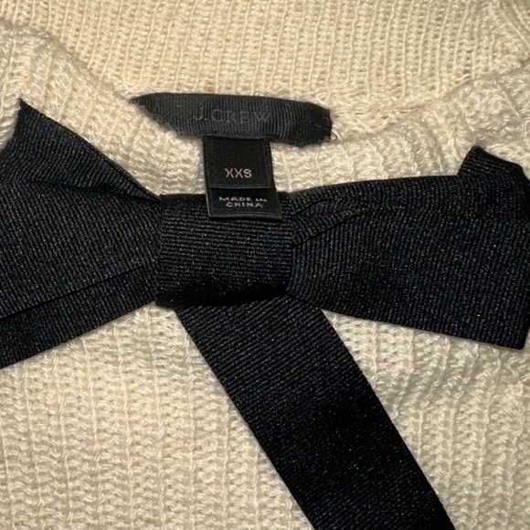 J Crew Women's Cream Sweater with Black Bow Accent - Picture 8 of 8